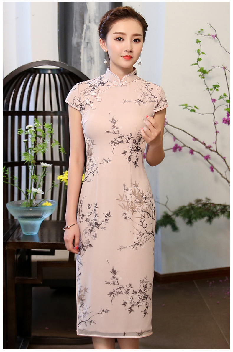 溫婉柔情的粉色旗袍，跨越時(shí)代的美!