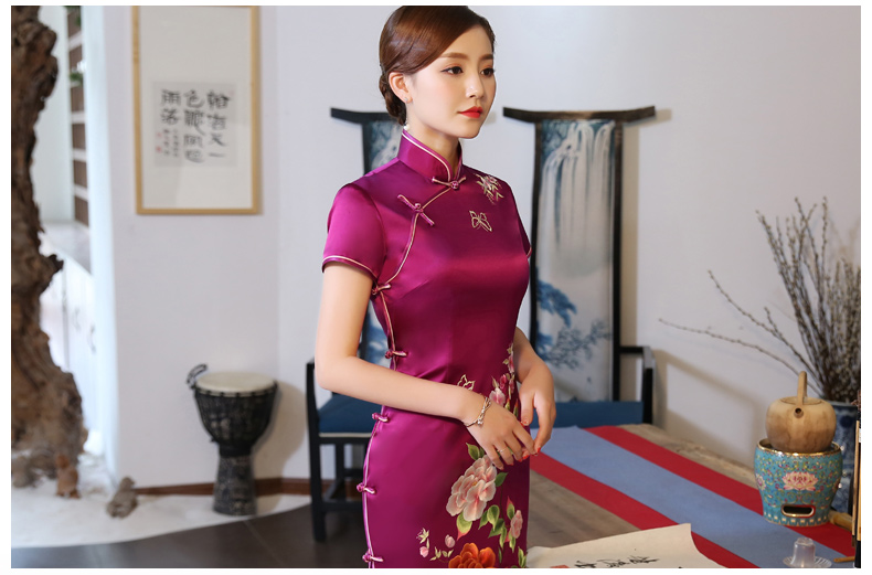 艷而不俗的牡丹繡花旗袍，嫵媚風(fēng)情十足!