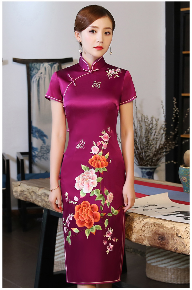 艷而不俗的牡丹繡花旗袍，嫵媚風(fēng)情十足!