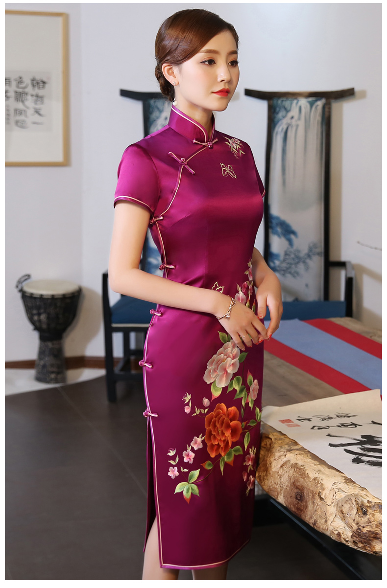 艷而不俗的牡丹繡花旗袍，嫵媚風(fēng)情十足!