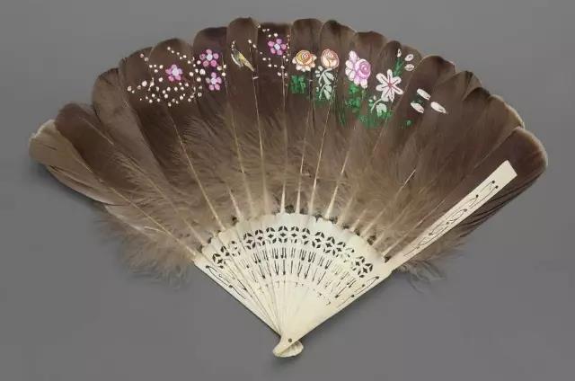 一把扇子風(fēng)情萬(wàn)種：搖出最美的家佳樂(lè)文學(xué)！