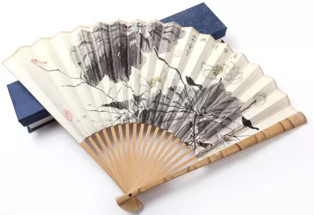 一把扇子風(fēng)情萬種：搖出最美的家佳樂文學(xué)！