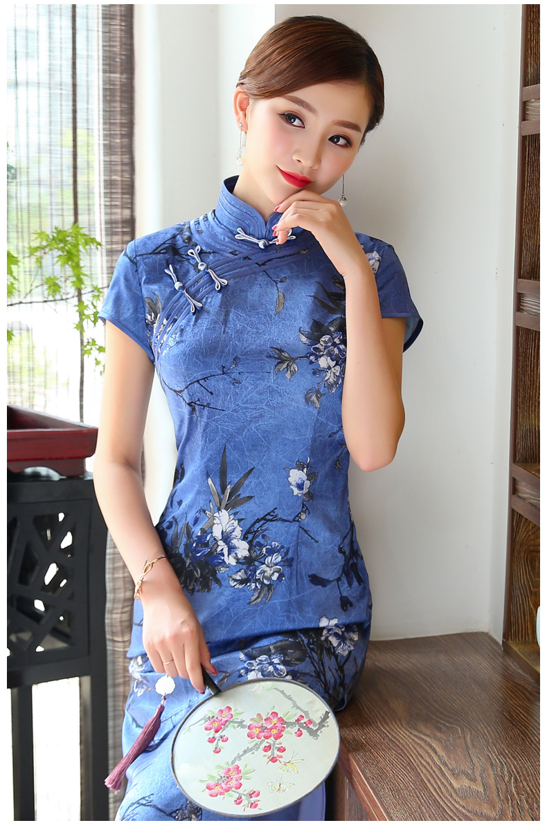 幽藍(lán)斜襟旗袍，優(yōu)雅迷人!