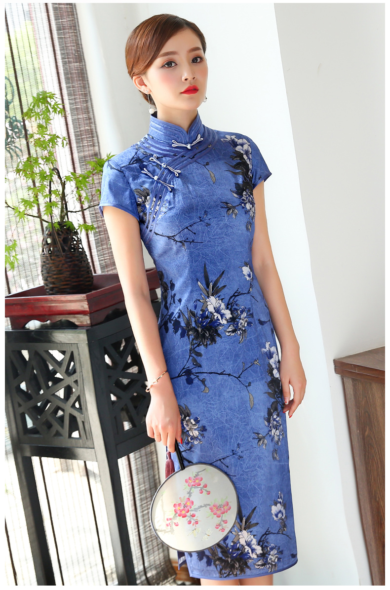 幽藍(lán)斜襟旗袍，優(yōu)雅迷人!