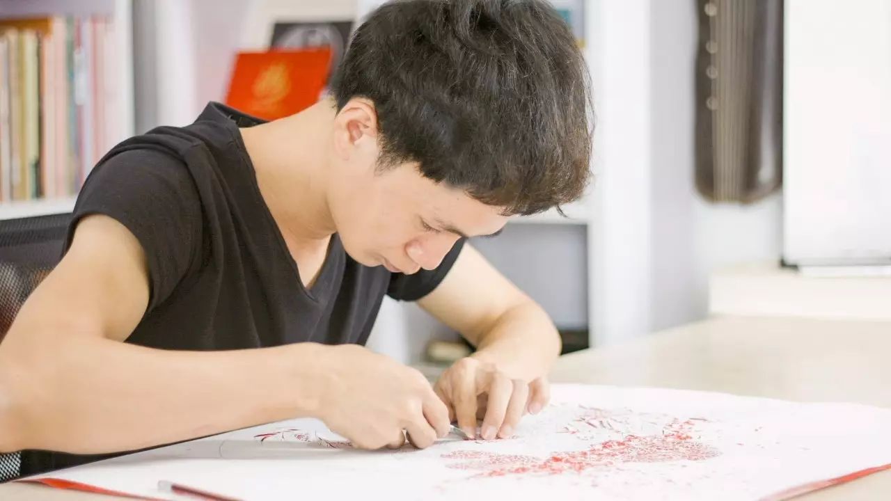 剪紙藝術作品：一次鏤空一根線條的信仰！