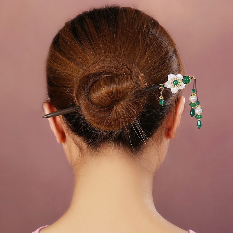 慕梅飛綠發(fā)簪:高貴清雅的古風頭飾