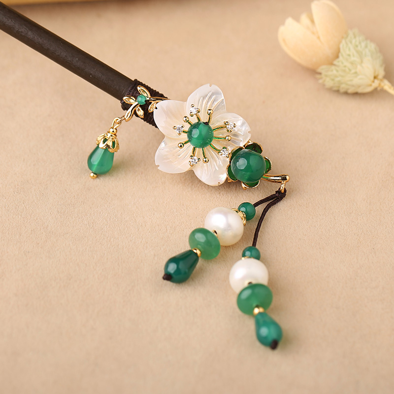 慕梅飛綠發(fā)簪:高貴清雅的古風頭飾