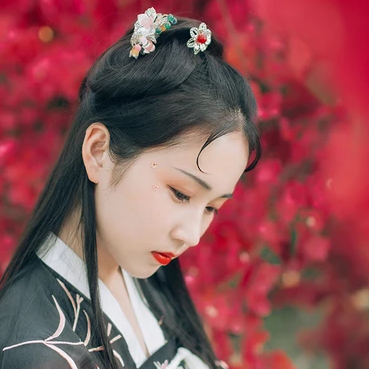嬌艷紅花女生頭像，唯美古風(fēng)真人頭像