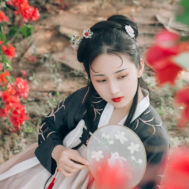 嬌艷紅花女生頭像，唯美古風(fēng)真人頭像