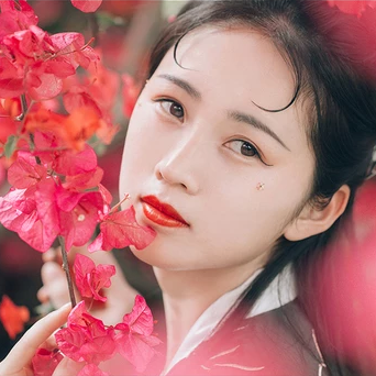 嬌艷紅花女生頭像，唯美古風(fēng)真人頭像