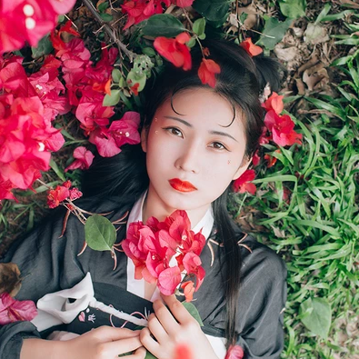 嬌艷紅花女生頭像，唯美古風(fēng)真人頭像