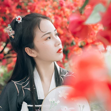 嬌艷紅花女生頭像，唯美古風(fēng)真人頭像