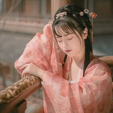 文藝粉紗裙帶傘女生頭像，唯美古風(fēng)真人頭像