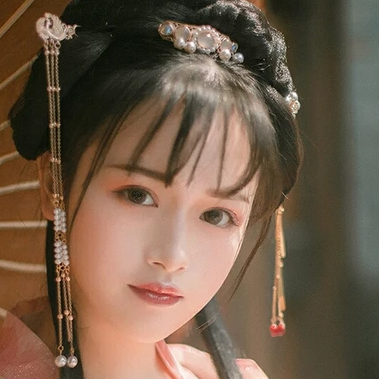 文藝粉紗裙帶傘女生頭像，唯美古風(fēng)真人頭像