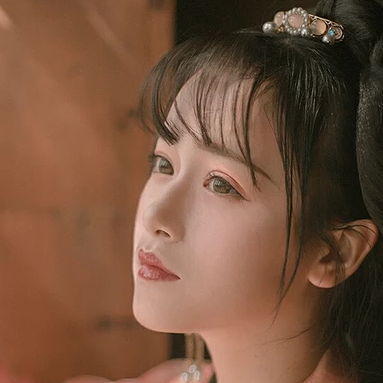 文藝粉紗裙帶傘女生頭像，唯美古風(fēng)真人頭像