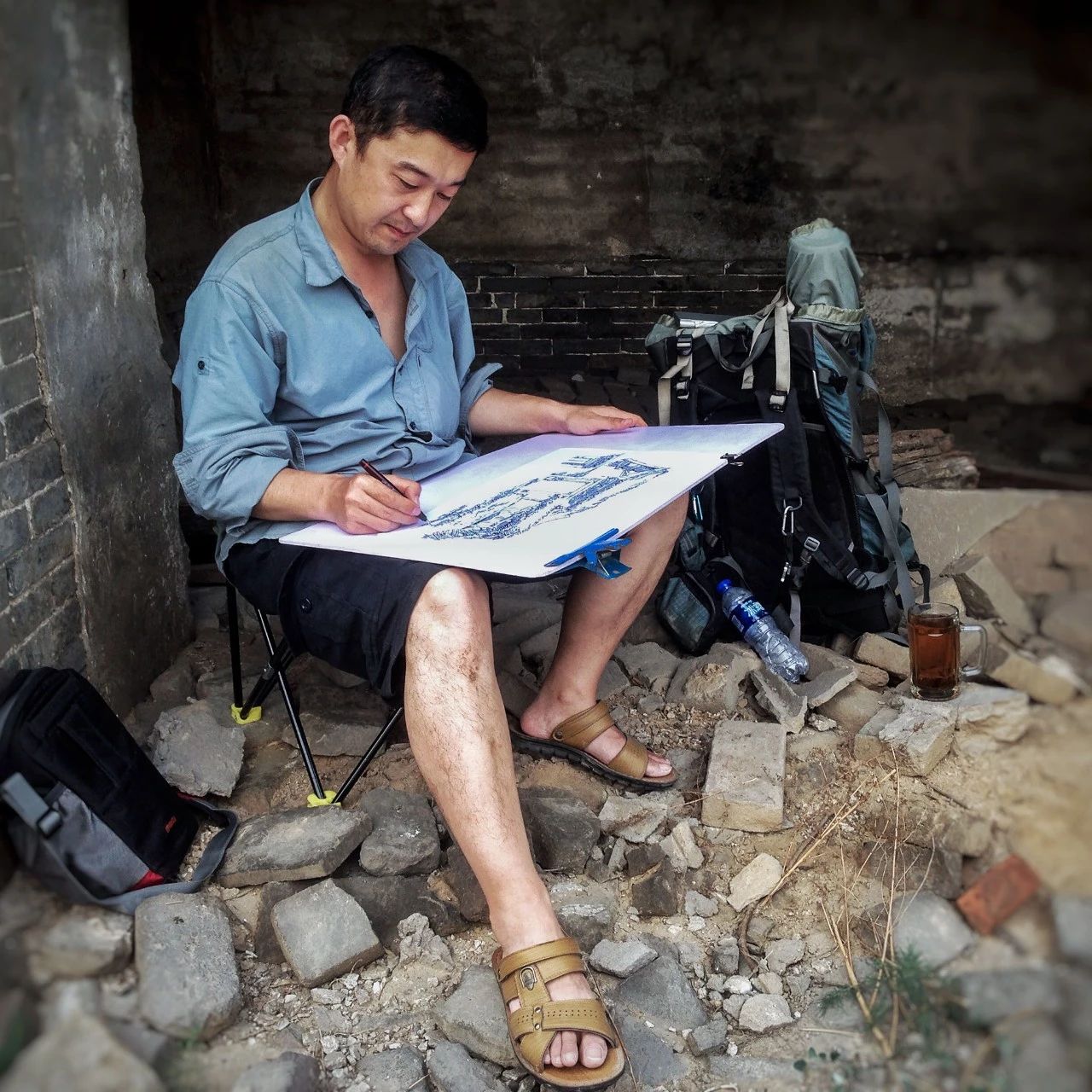 用繪畫(huà)記錄寺廟建筑：愛(ài)上了山西的古建筑