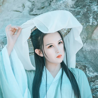 清風(fēng)徐來(lái)帶斗笠折扇女生頭像，唯美古風(fēng)頭像