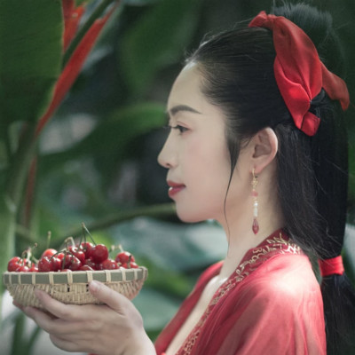 櫻桃紅衣古風(fēng)頭像，嬌艷美人!