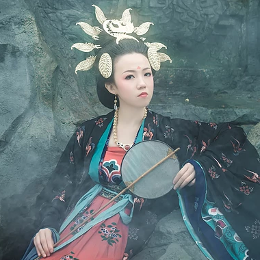 精致古典女生真人頭像，持扇古風(fēng)頭像