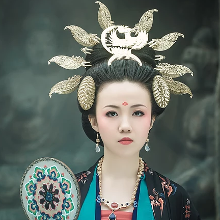 精致古典女生真人頭像，持扇古風(fēng)頭像