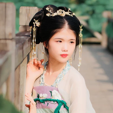 荷香滿溢女生頭像，持扇古風(fēng)頭像