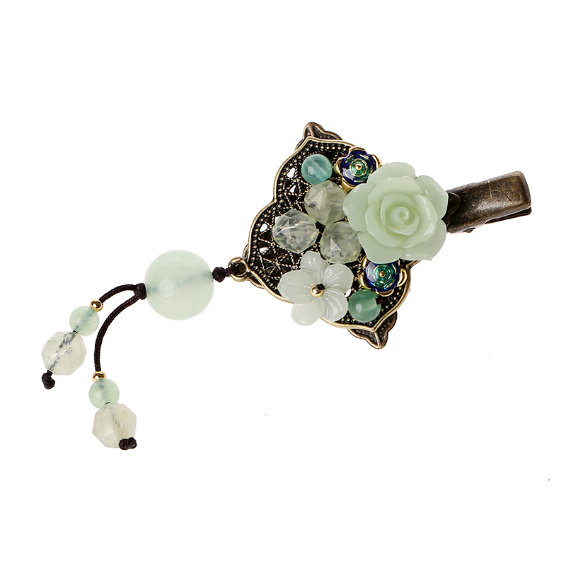 復古小花朵發(fā)夾頭飾：彰顯古典的美感