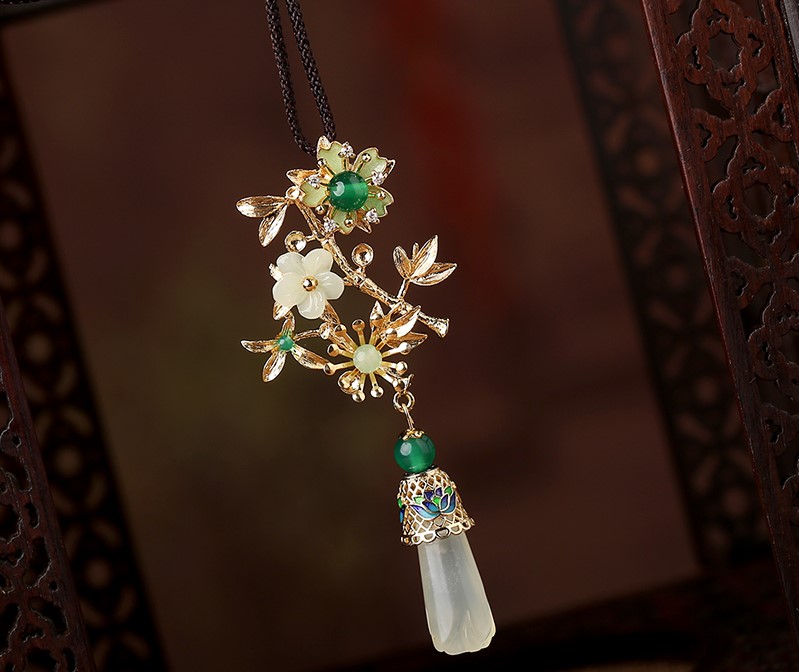 玉蘭花吊墜項鏈，清新岫玉毛衣鏈