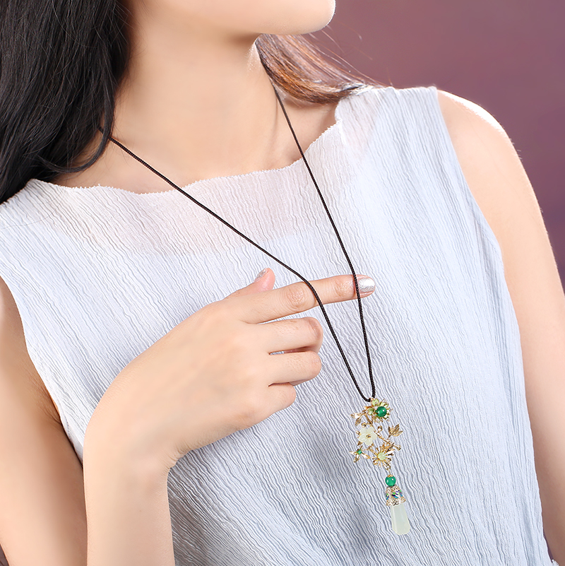 玉蘭花吊墜項鏈，清新岫玉毛衣鏈