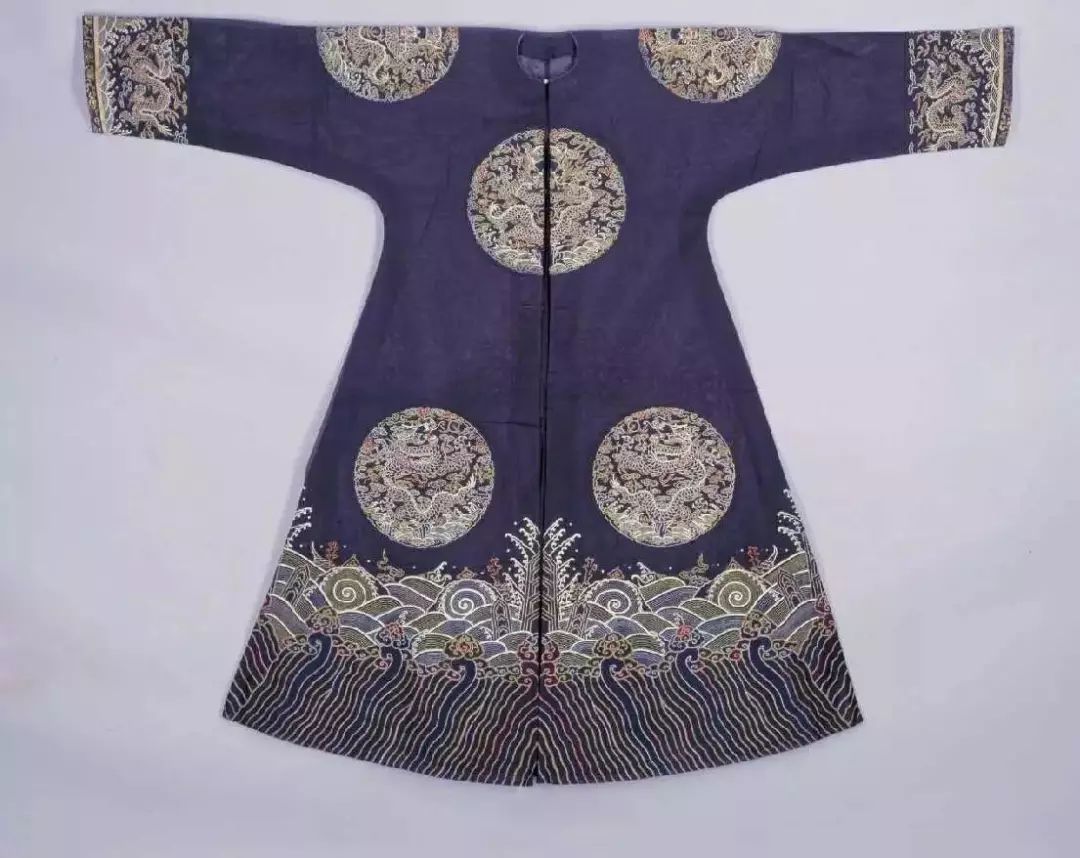 宮中古裝的分類(lèi):原來(lái)皇帝龍袍這么多講究