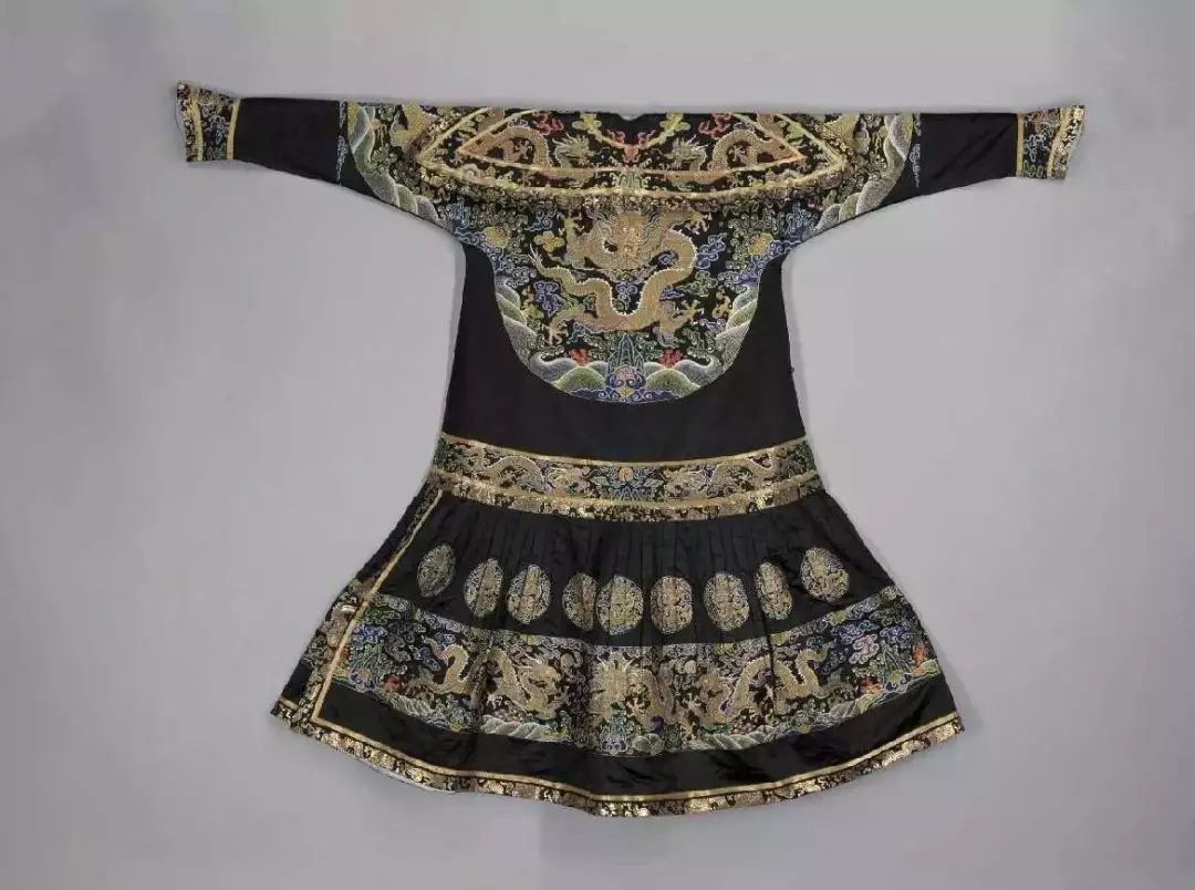宮中古裝的分類(lèi):原來(lái)皇帝龍袍這么多講究