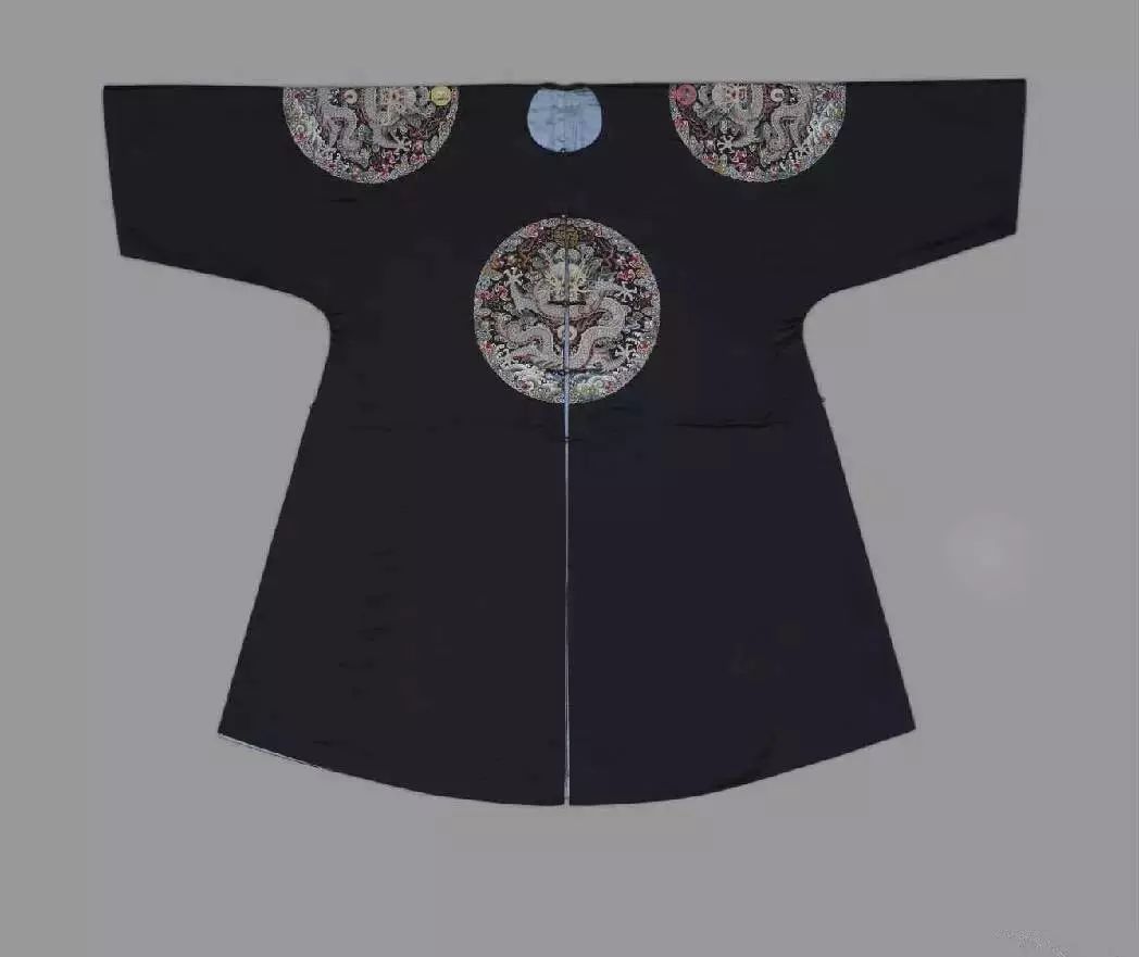 宮中古裝的分類(lèi):原來(lái)皇帝龍袍這么多講究