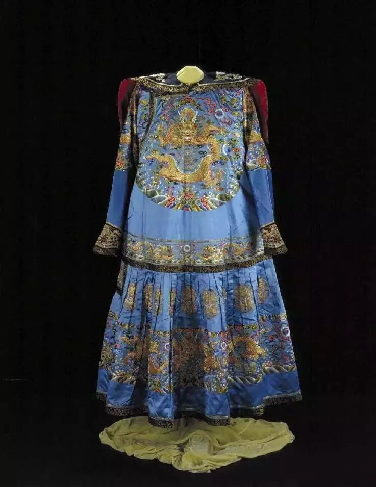 宮中古裝的分類(lèi):原來(lái)皇帝龍袍這么多講究