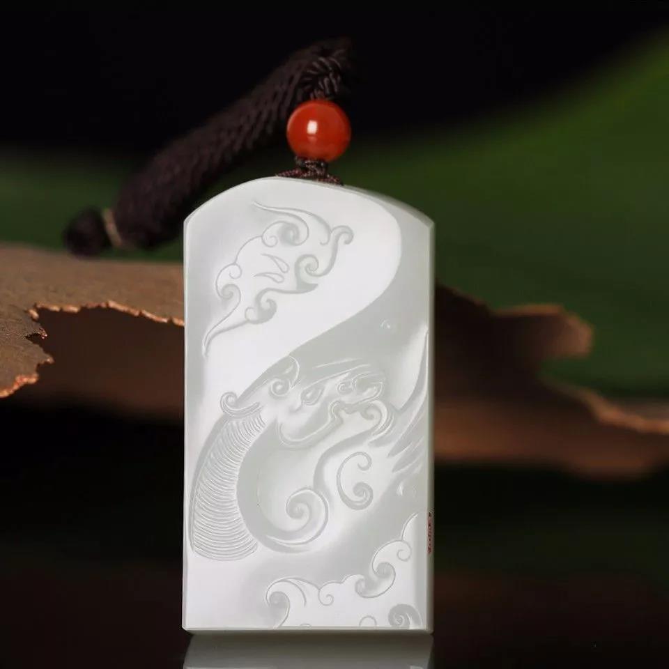 探討和田玉玉牌：和田玉規(guī)則牌形卻有一缺口？