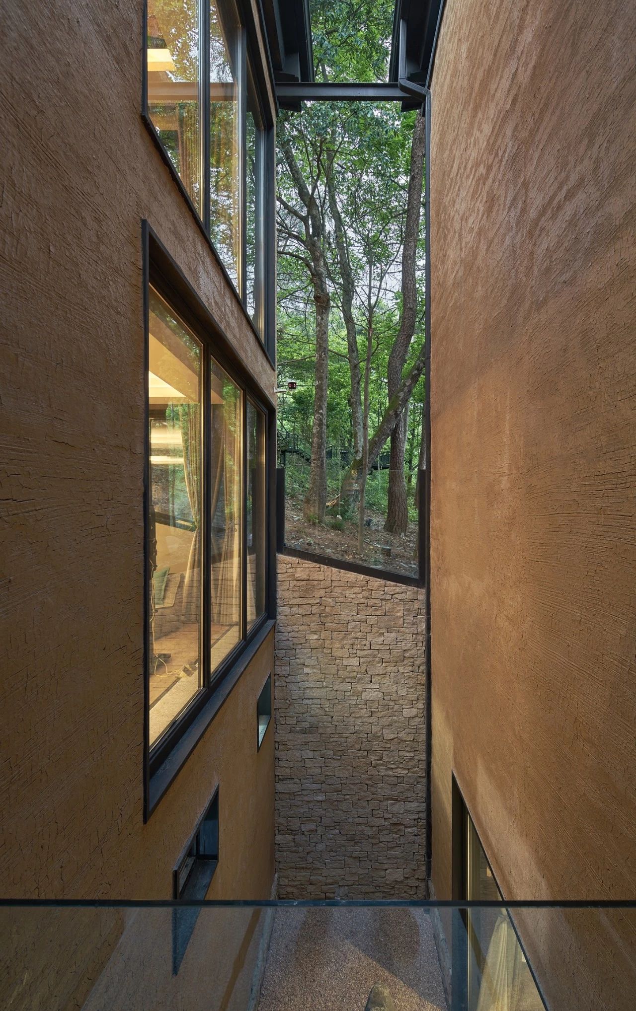 探尋深山秘境：3所大山里的時(shí)尚民宿