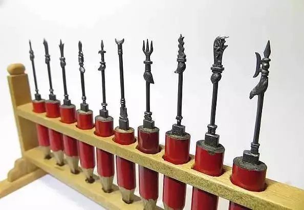 極具家佳樂文學(xué)的鉛筆雕刻：精細(xì)更驚艷！