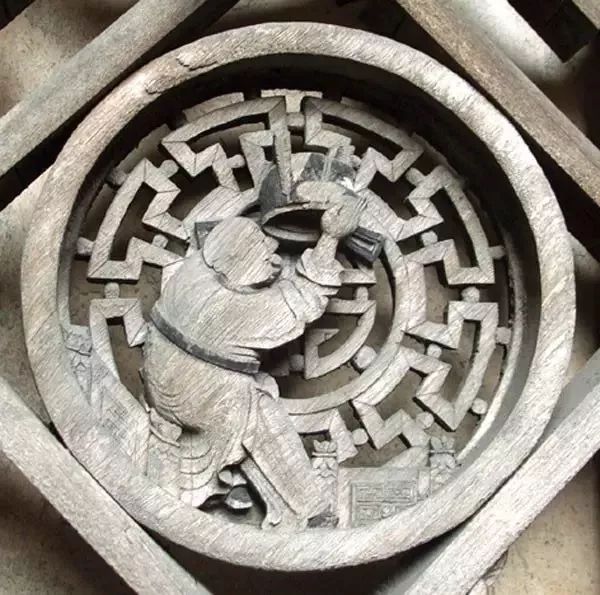 品味木雕藝術(shù)：感受中式老房的匠心之美！