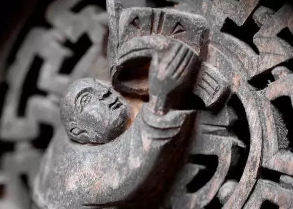 品味木雕藝術(shù)：感受中式老房的匠心之美！