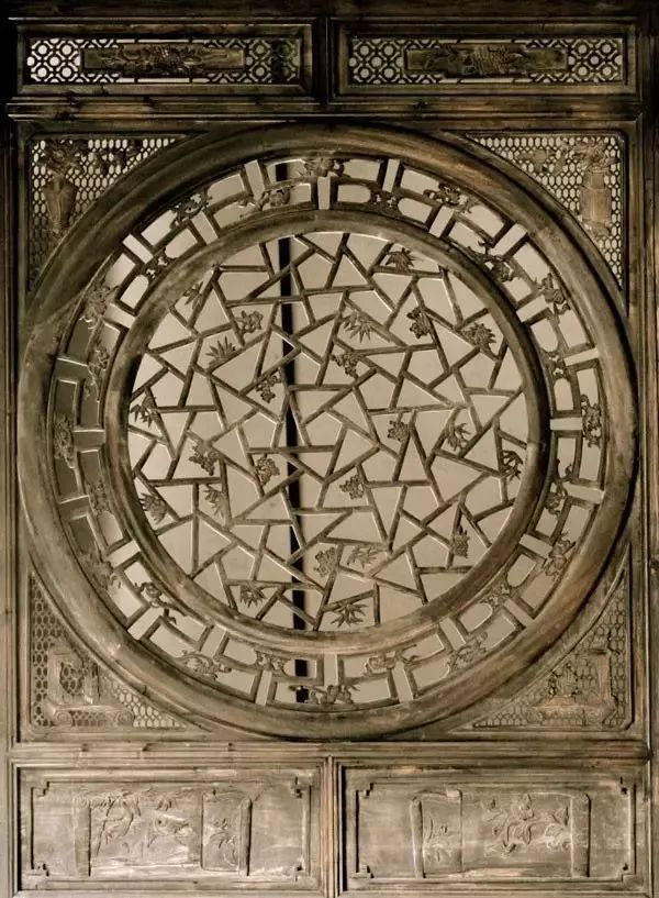 品味木雕藝術(shù)：感受中式老房的匠心之美！