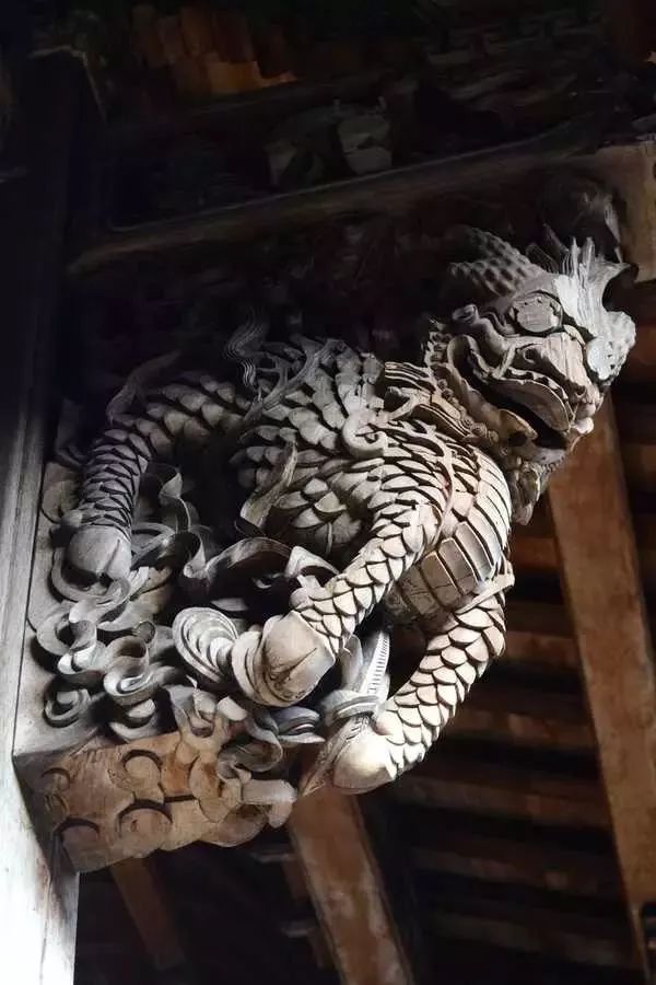 品味木雕藝術(shù)：感受中式老房的匠心之美！