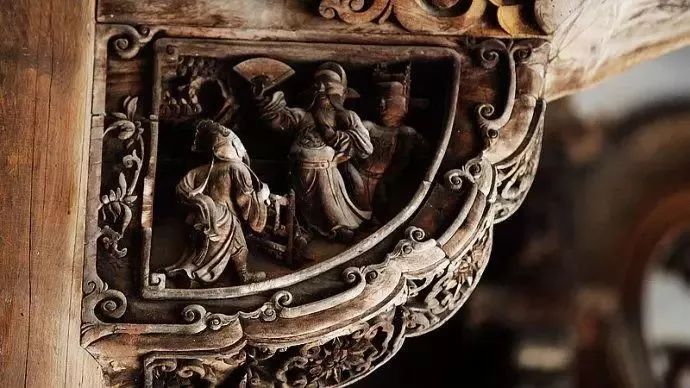 品味木雕藝術(shù)：感受中式老房的匠心之美！