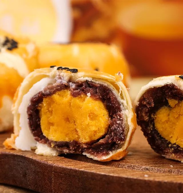 特色美食海鴨蛋黃酥：讓人上癮的蛋黃酥！