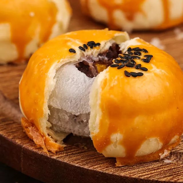 特色美食海鴨蛋黃酥：讓人上癮的蛋黃酥！