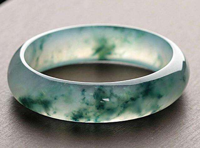 冰種飄花翡翠知識(shí)，教你如何選擇好的翡翠