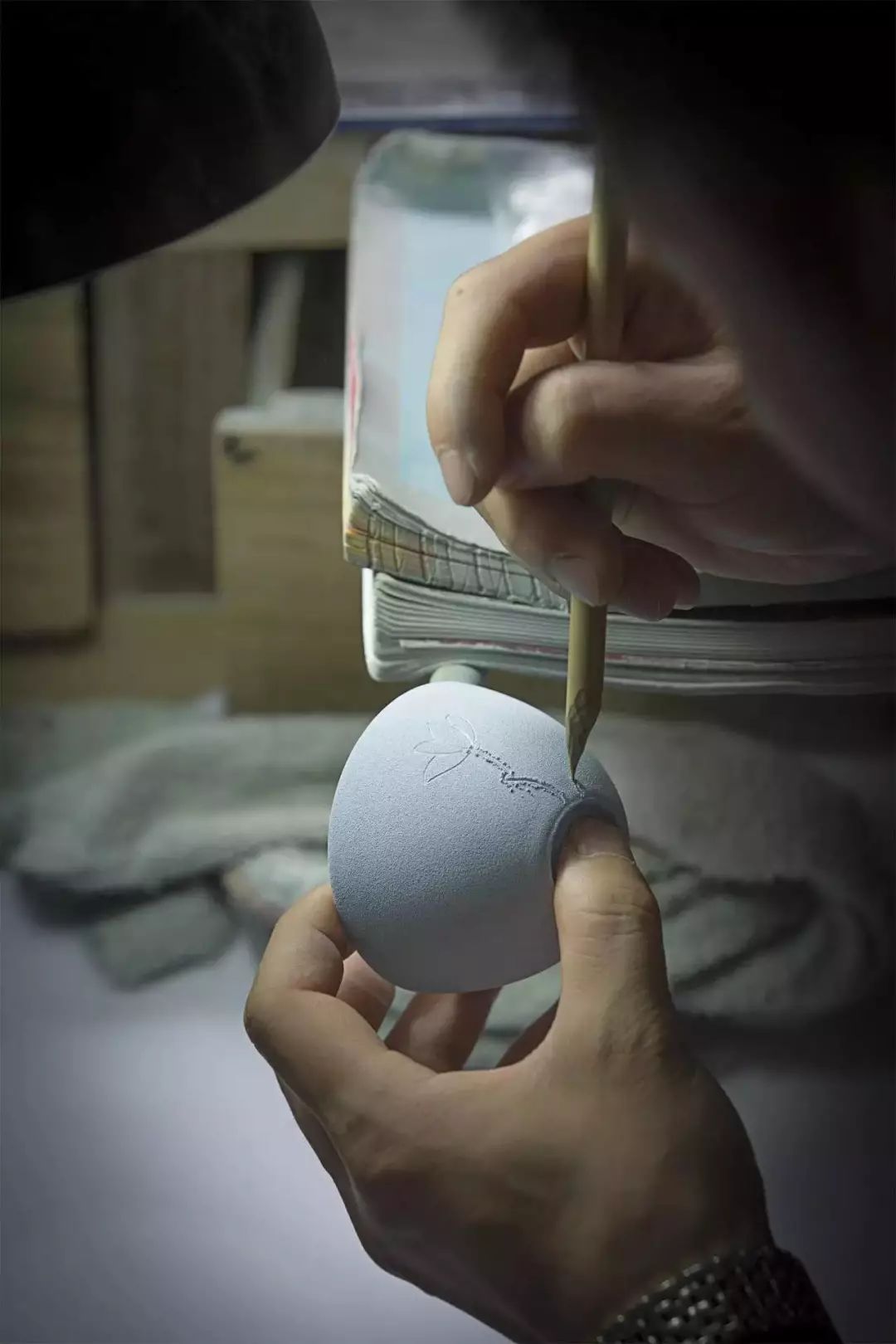 粉彩扒花工藝：細膩絕妙的陶瓷工藝！