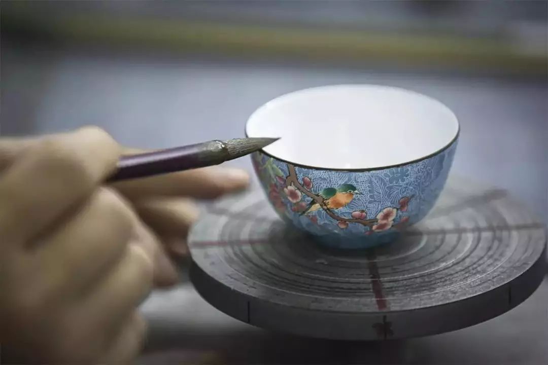 粉彩扒花工藝：細膩絕妙的陶瓷工藝！