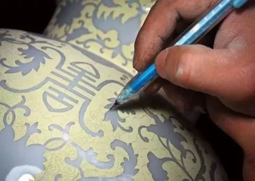 粉彩扒花工藝：細膩絕妙的陶瓷工藝！