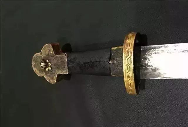 老牧民手中的藏刀，古代兵器太美!