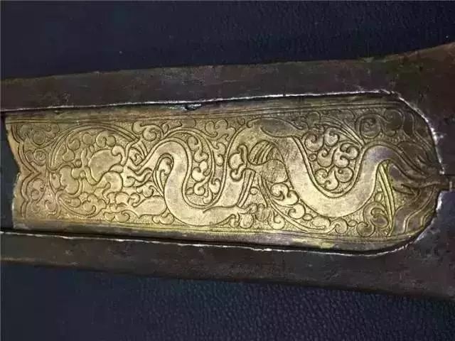 老牧民手中的藏刀，古代兵器太美!