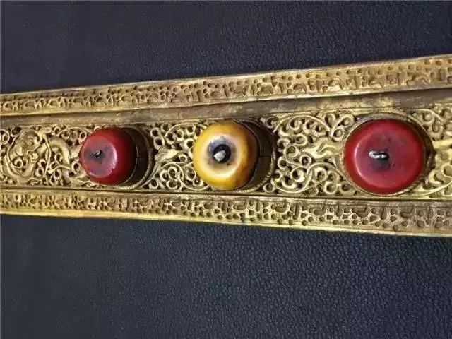 老牧民手中的藏刀，古代兵器太美!