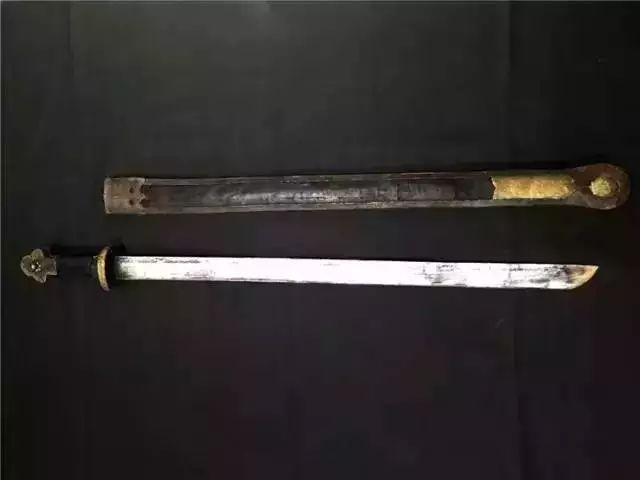 老牧民手中的藏刀，古代兵器太美!